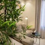 Luxury One-Bedroom Apt Alrimal-4