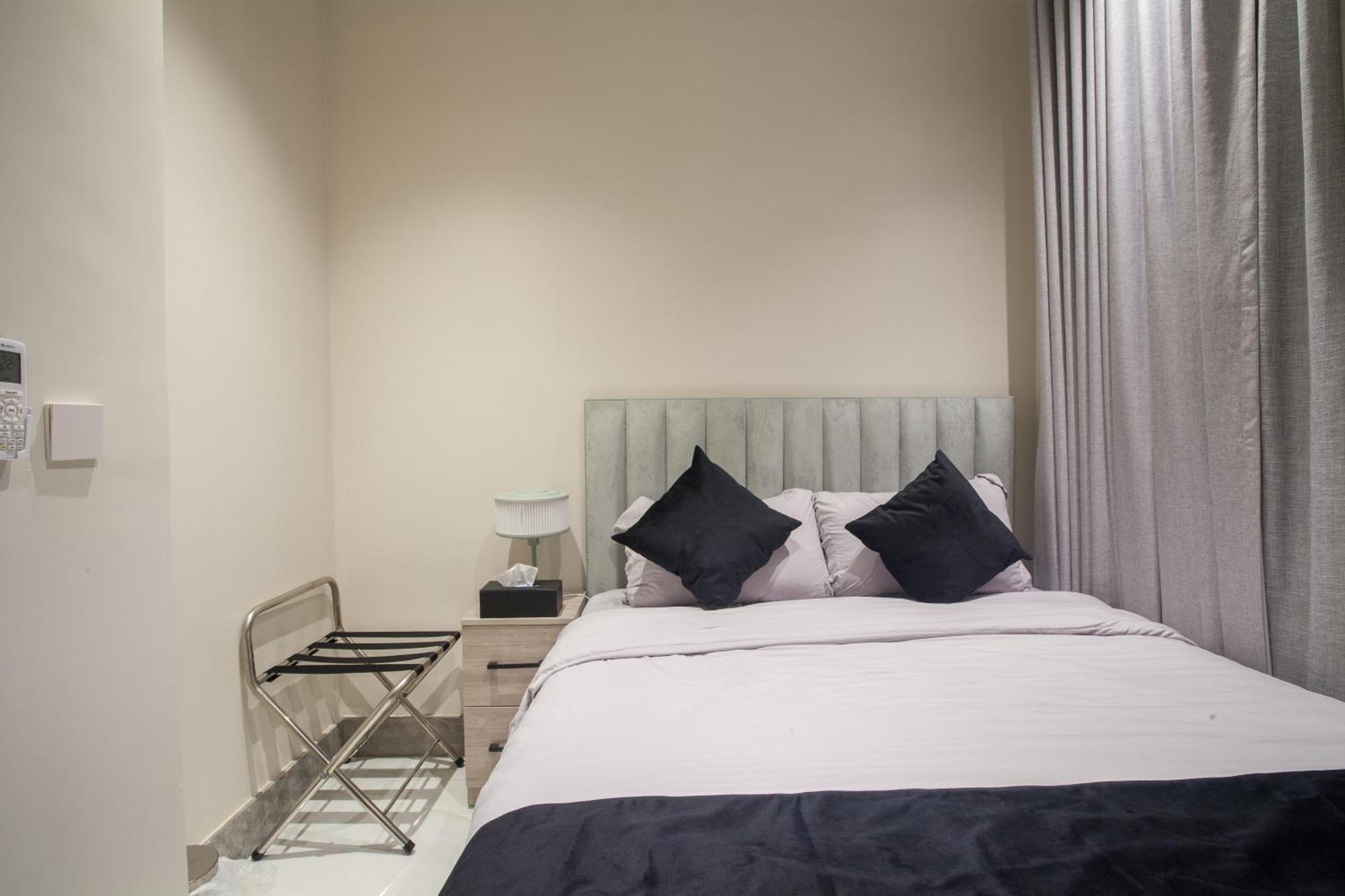 Luxury One-bedroom Alrimal-4 Apartment