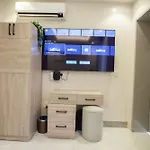 Luxury One-Bedroom Apt Alrimal-4