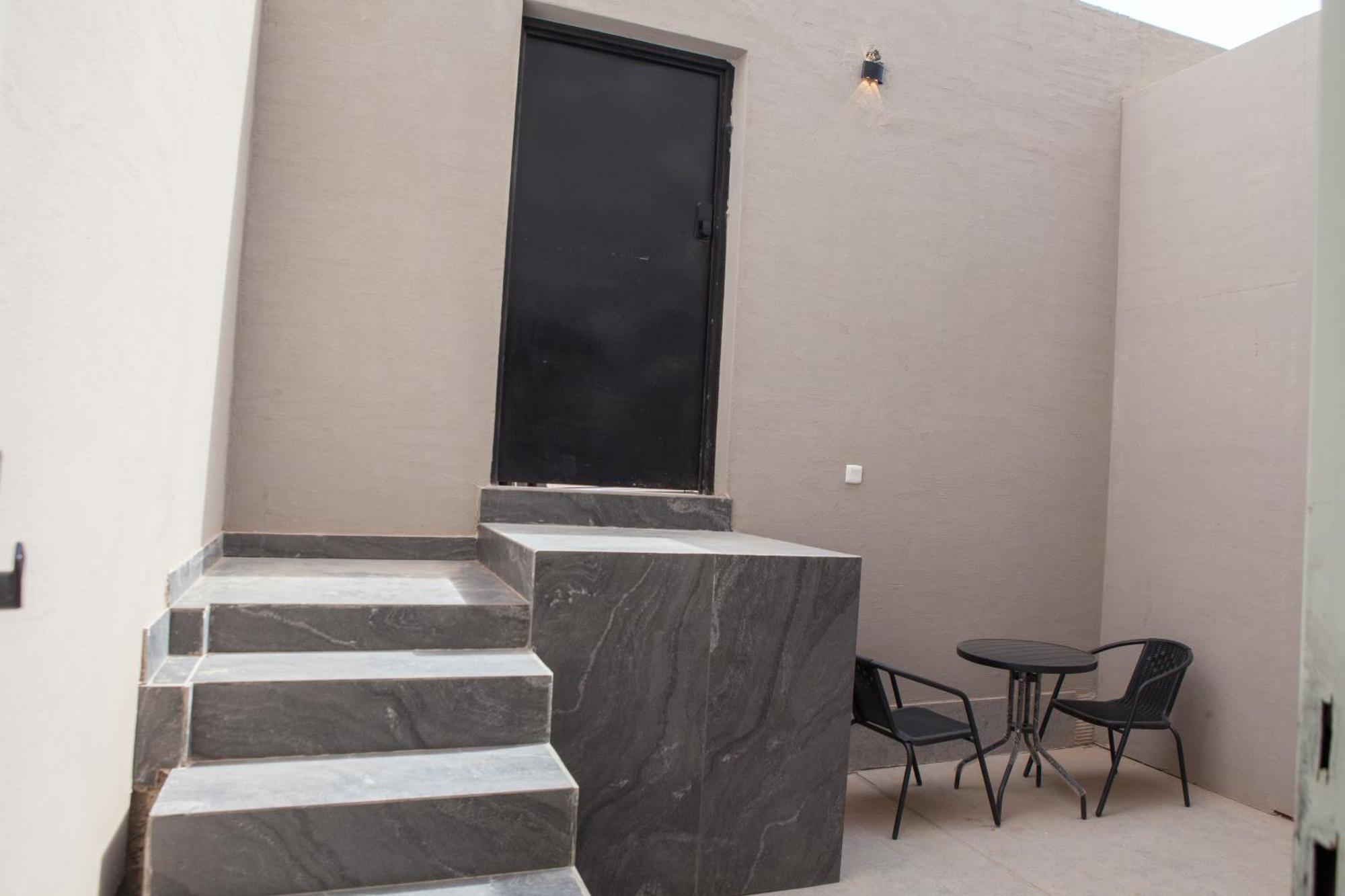 Luxury One-bedroom Alrimal-4 Apartment *